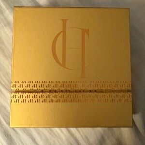 Charming Hoops (Can’t Hold Back a Queen)